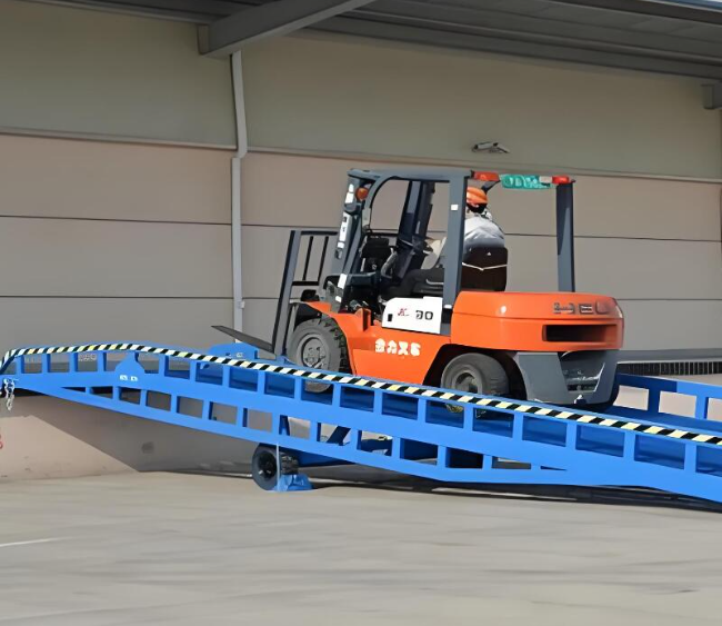 潍坊移动式卸货平台（叉车用）